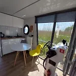 Houseboat 船上ホテル *