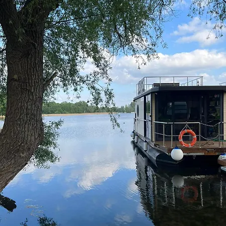 Houseboat *